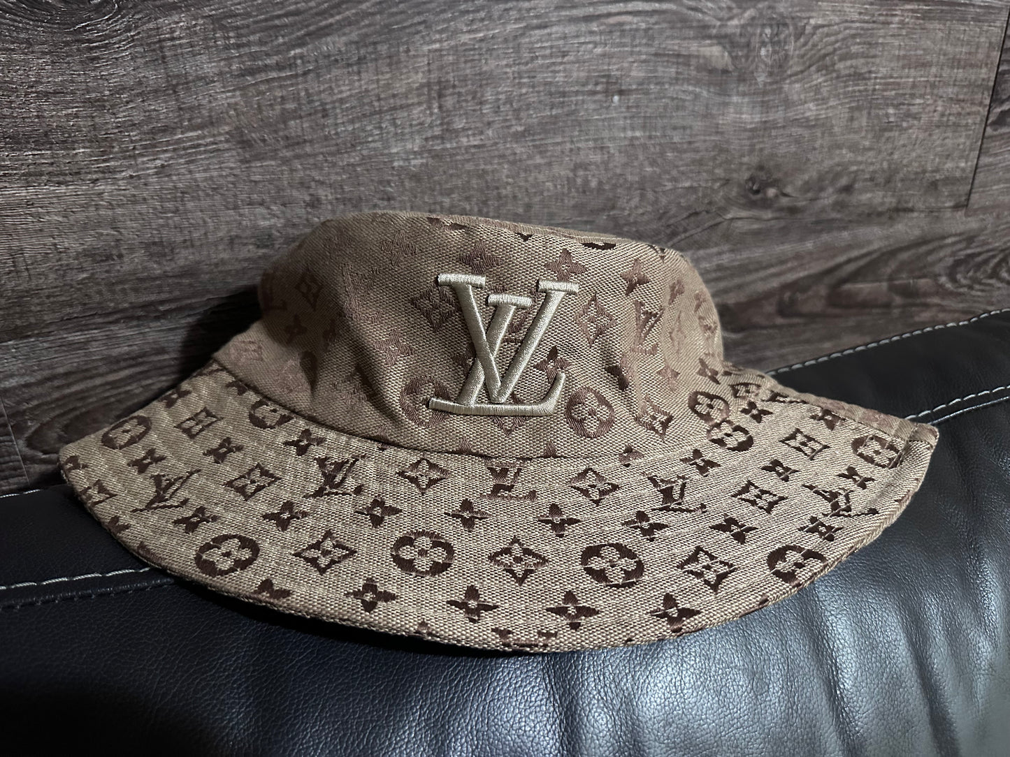 LoVe Luisito Bucket hat UniSex