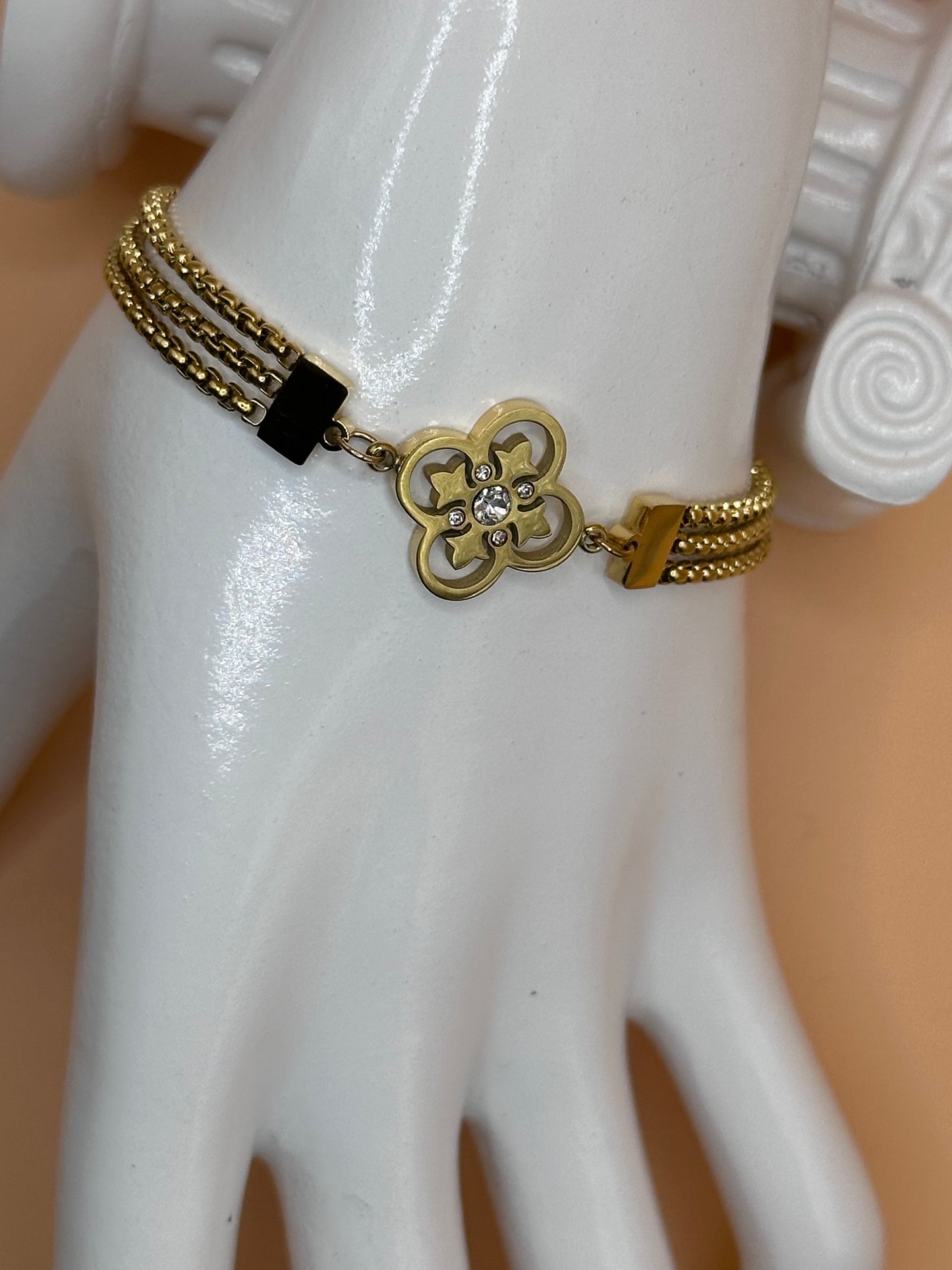 LoVe Luisito bracelet
