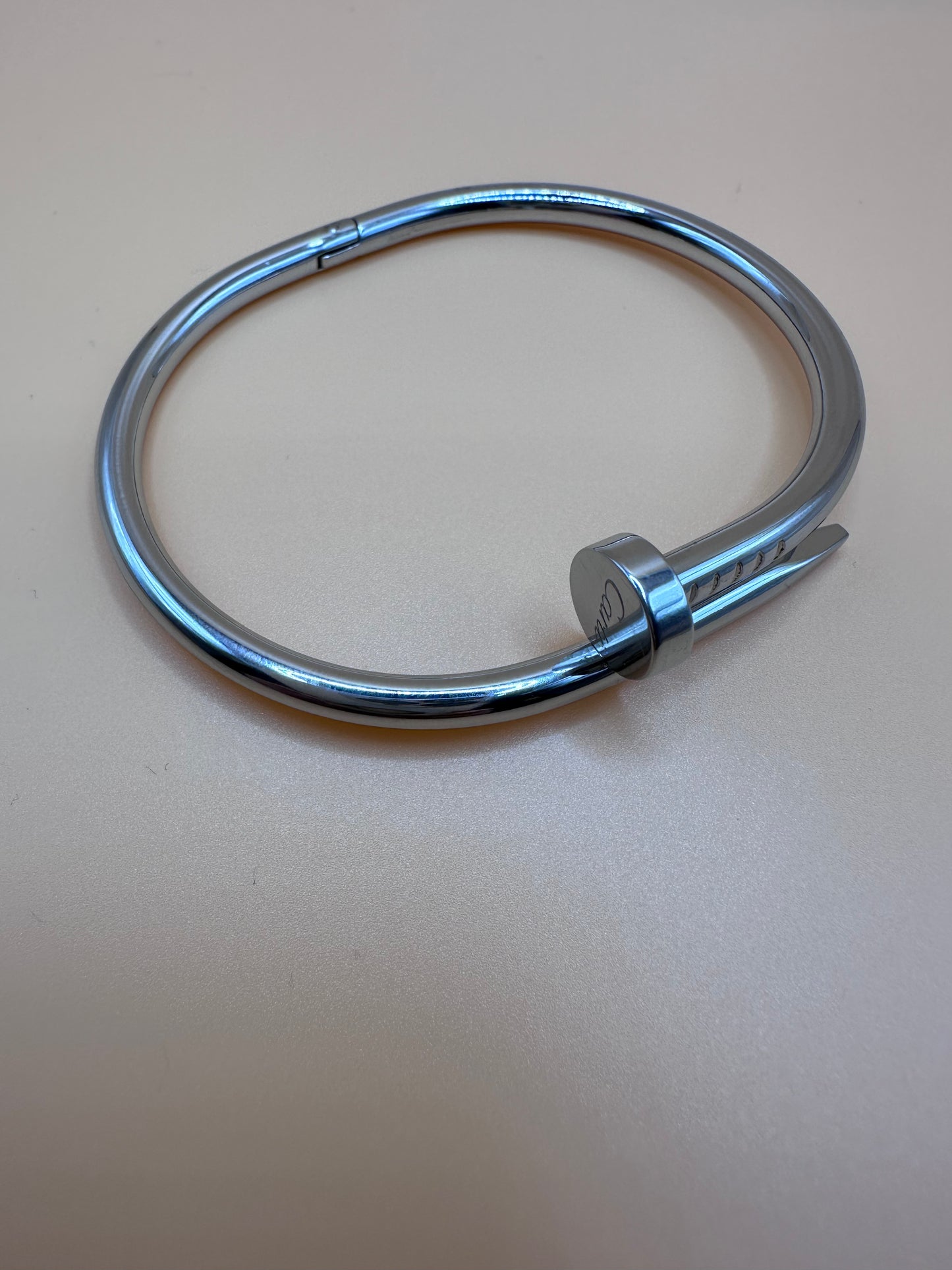 Brazalete de uñas de diseñador inspirado en Cartera