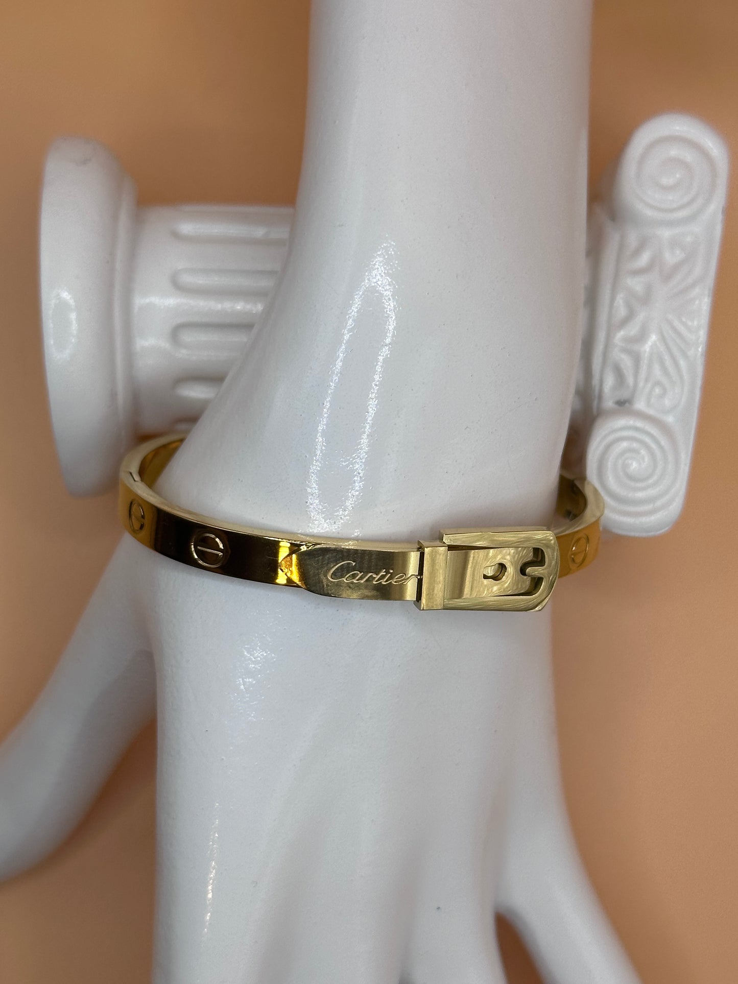 Car T w/stones Bangle Gold