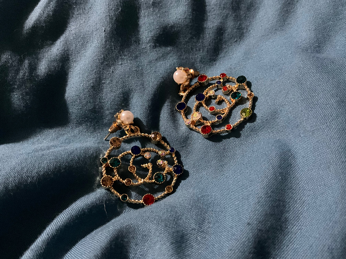 Pucchi Earrings w/pearl and multi-color stones