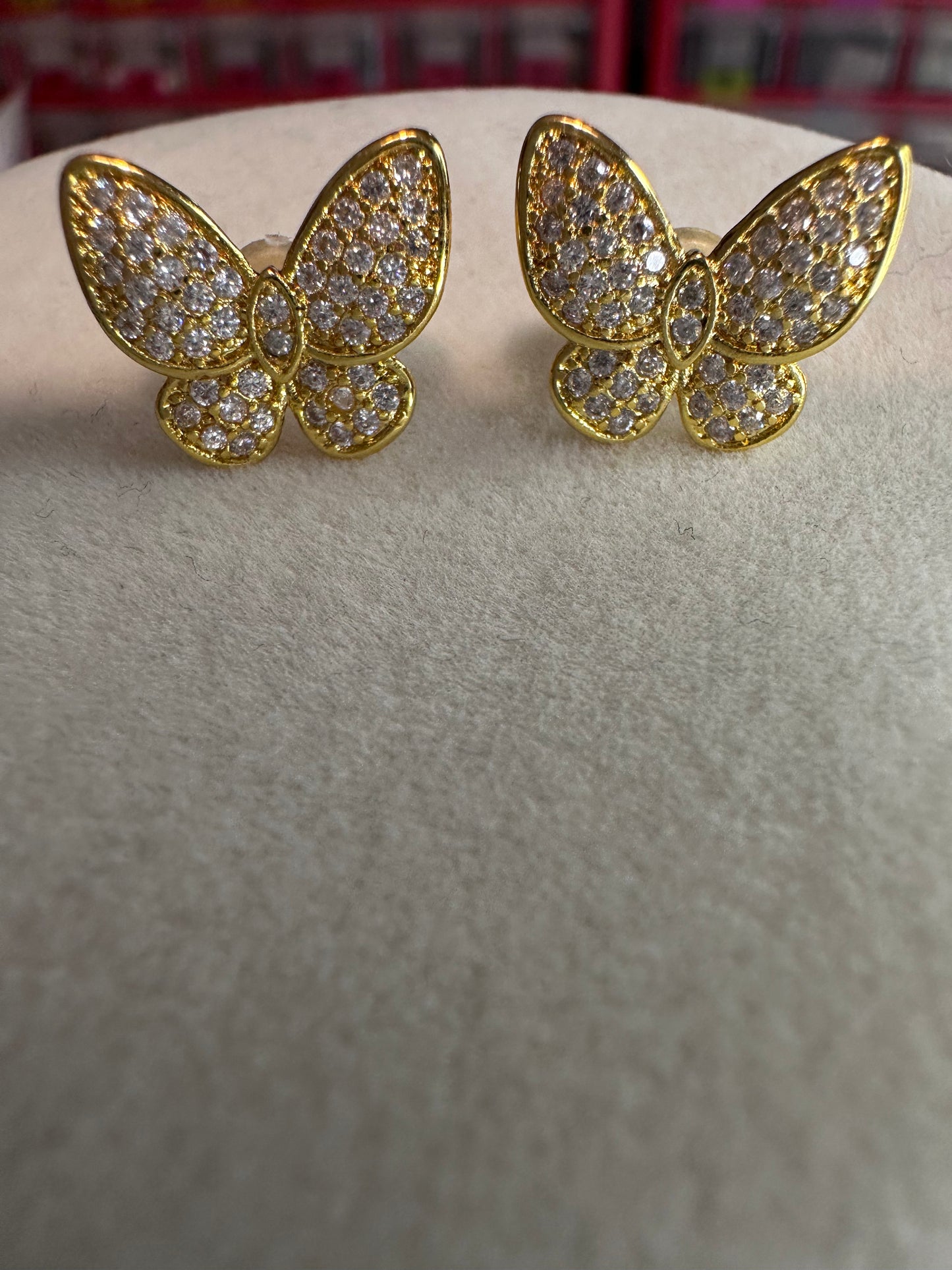 Van CA Butterfly necklace and earrings Gold