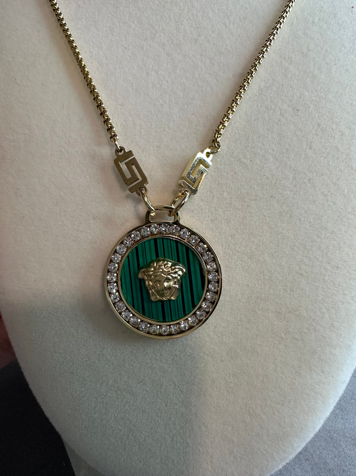 Medusa Necklance