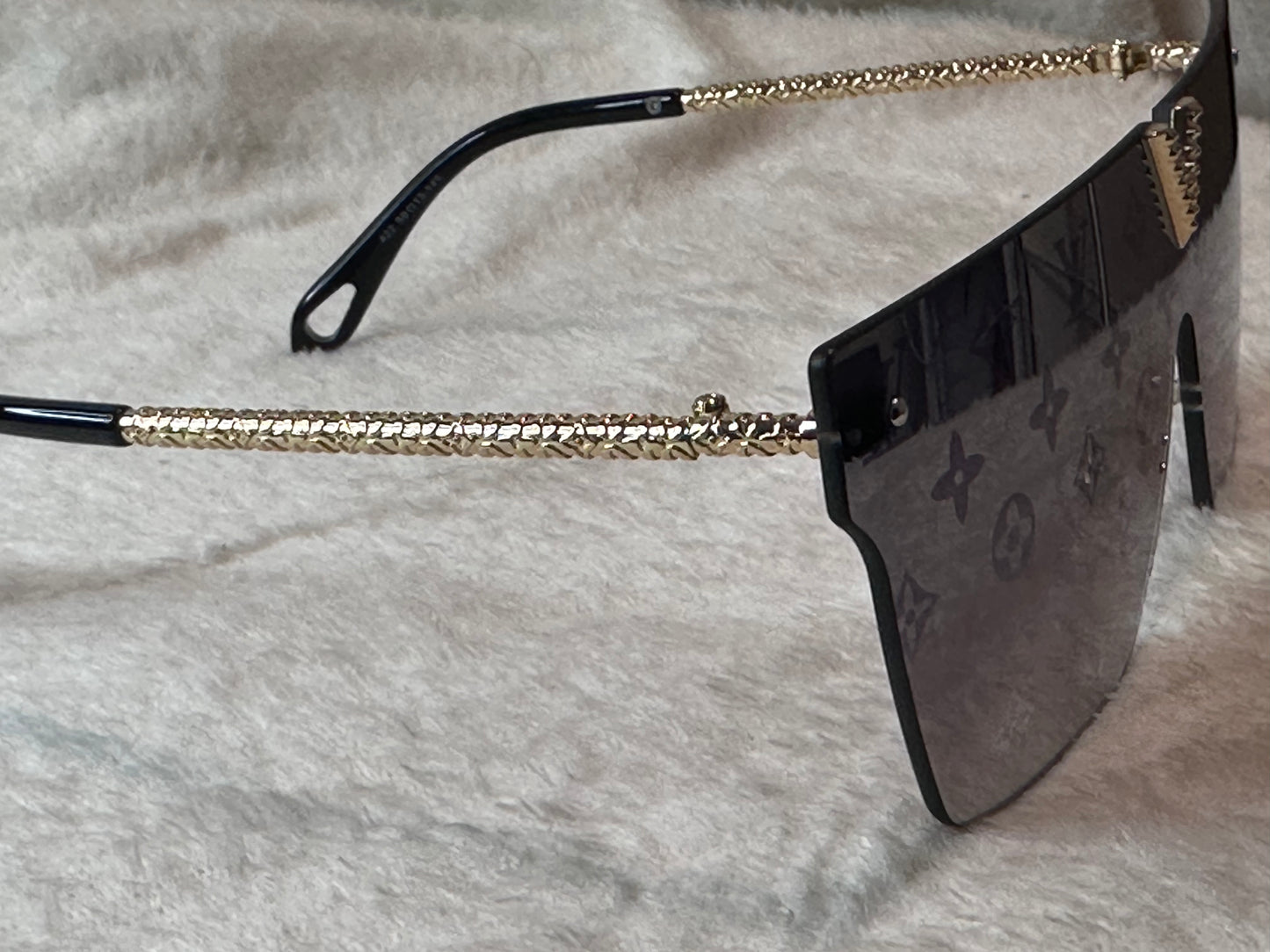 LoVe Luisito Sunglasses