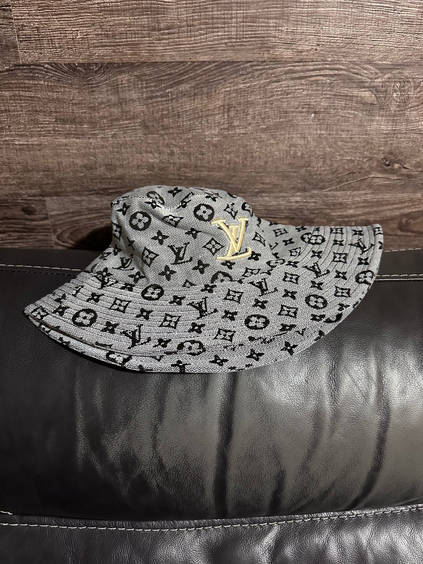 LoVe Luisito Bucket hat UniSex