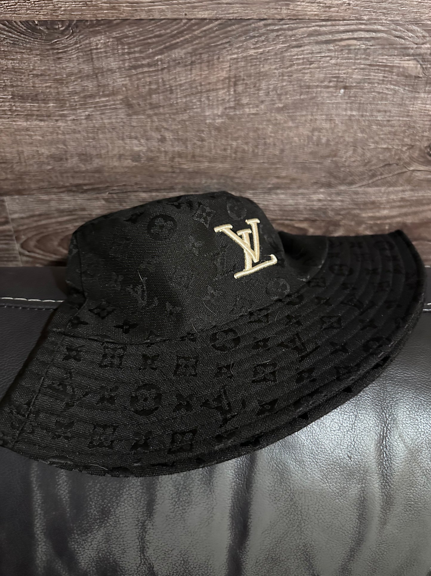 LoVe Luisito Bucket hat UniSex