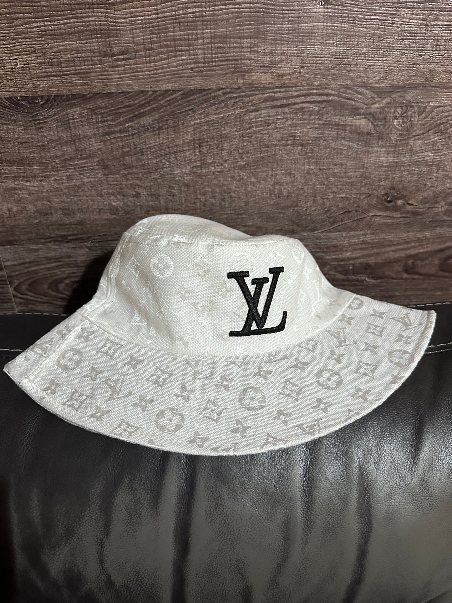 LoVe Luisito Bucket hat UniSex