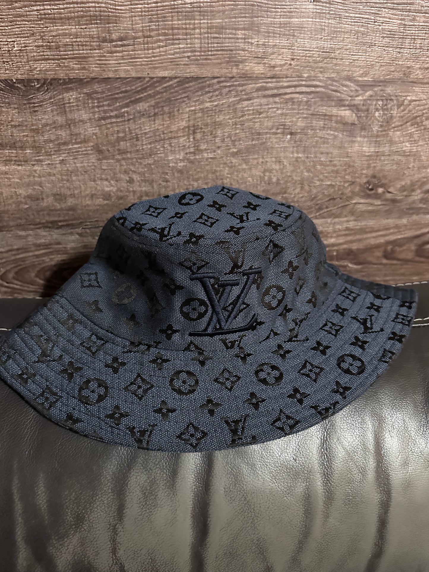 LoVe Luisito Bucket hat UniSex
