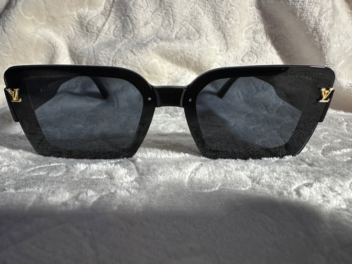 Gafas de sol de diseño inspiradas en Luisito V