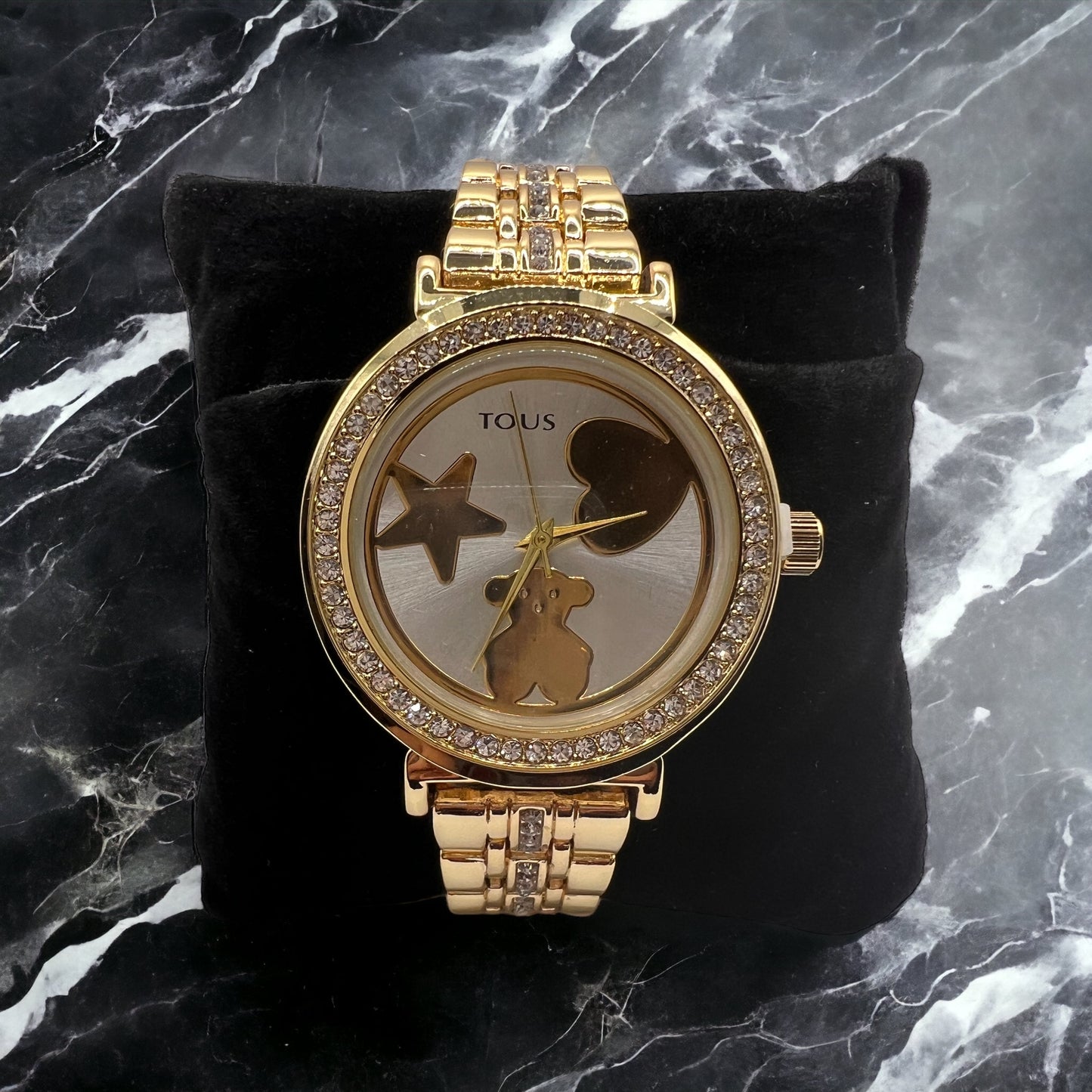 Reloj de diseño inspirado en T Bear dorado