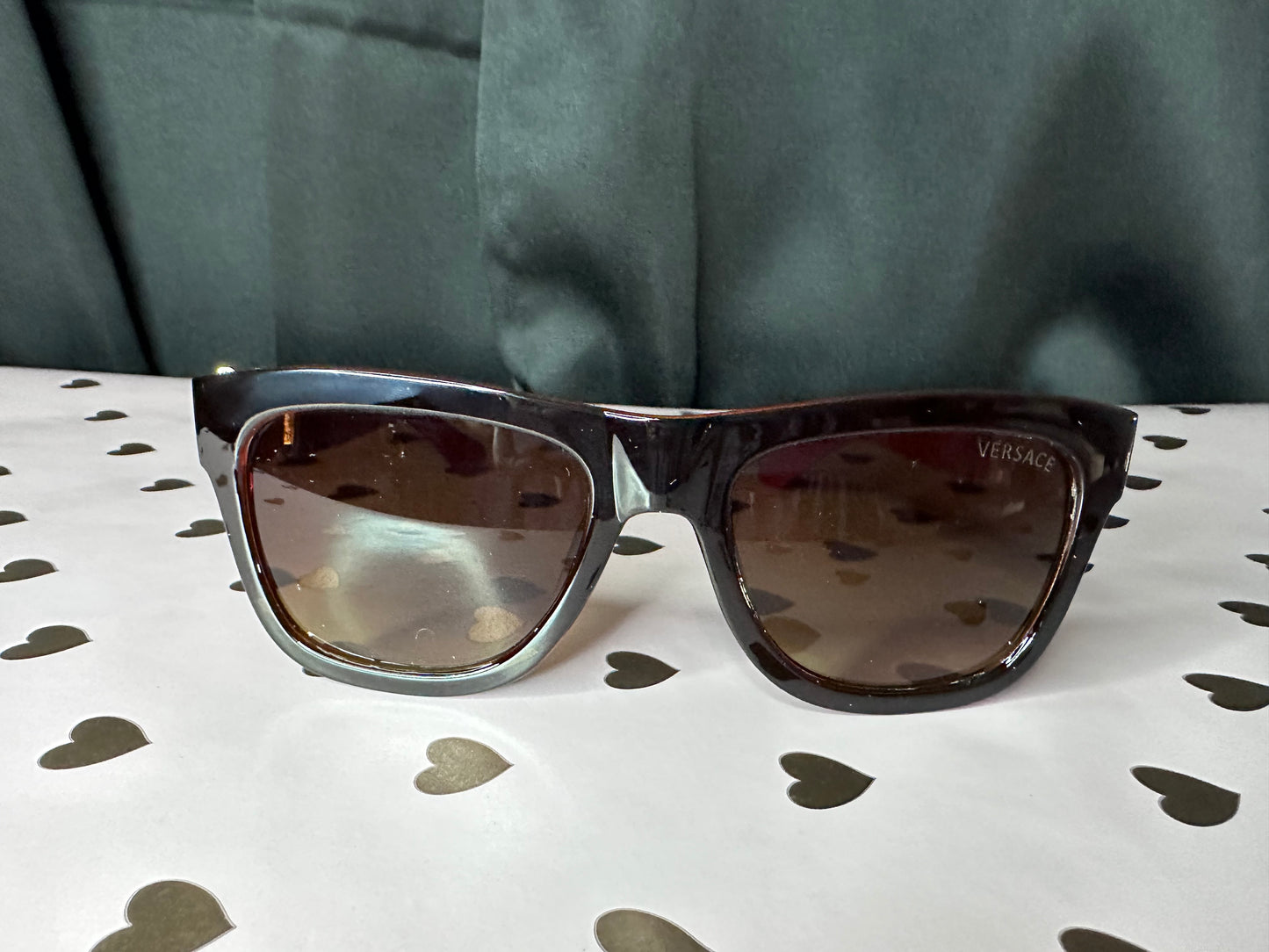 Gafas de sol de diseñador inspiradas en Medusa