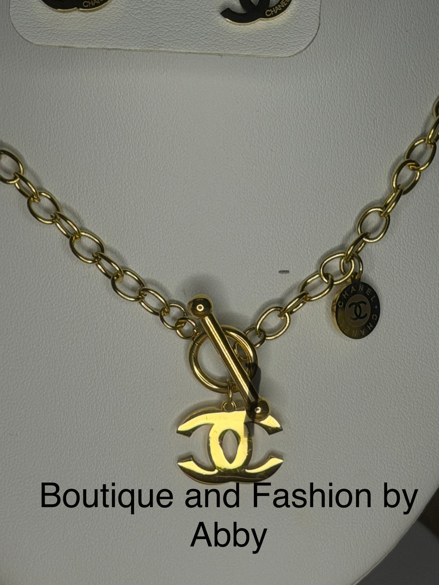 Conjunto de diseñador inspirado en el canal