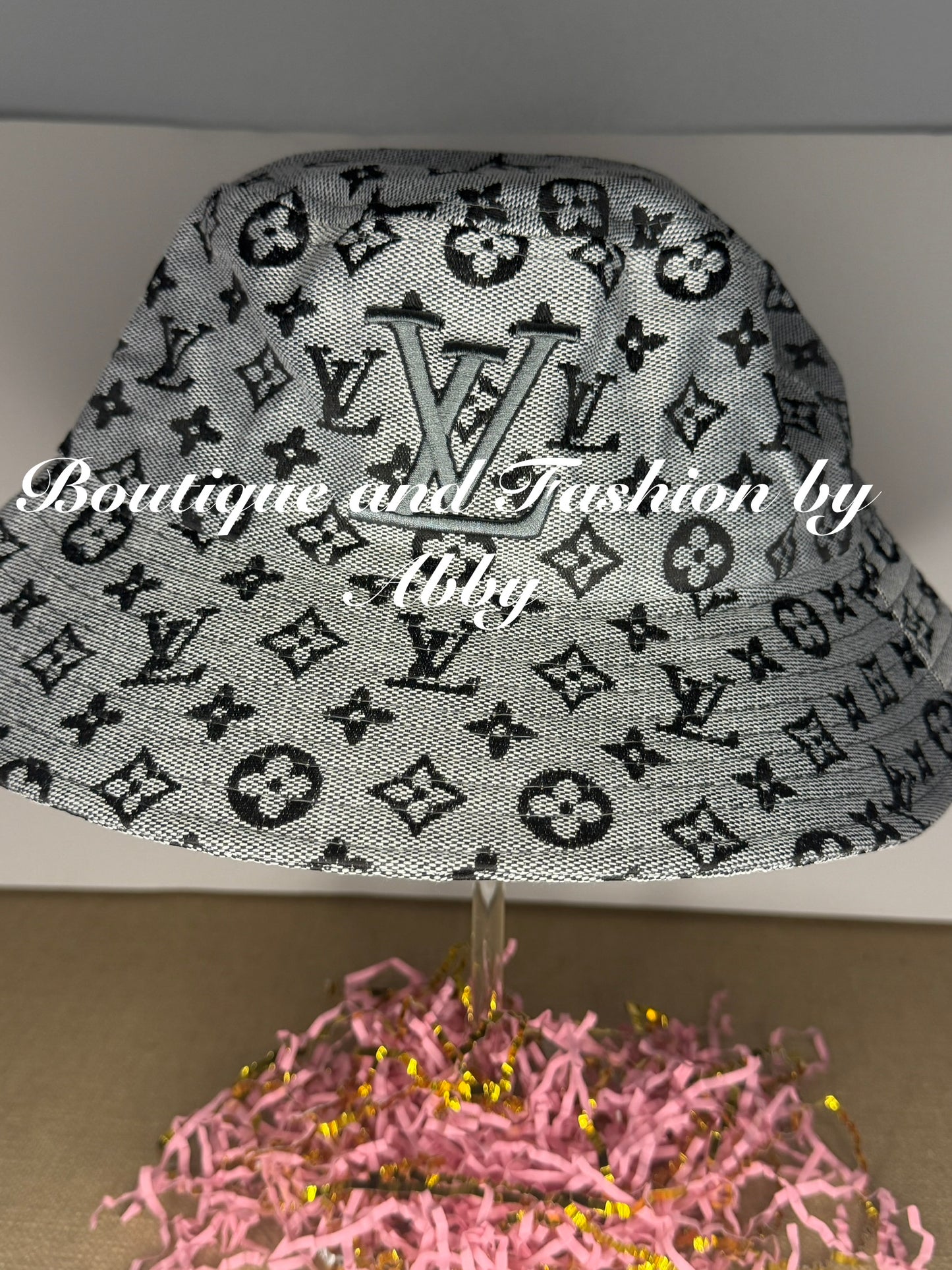 LoVe Luisito Bucket hat UniSex