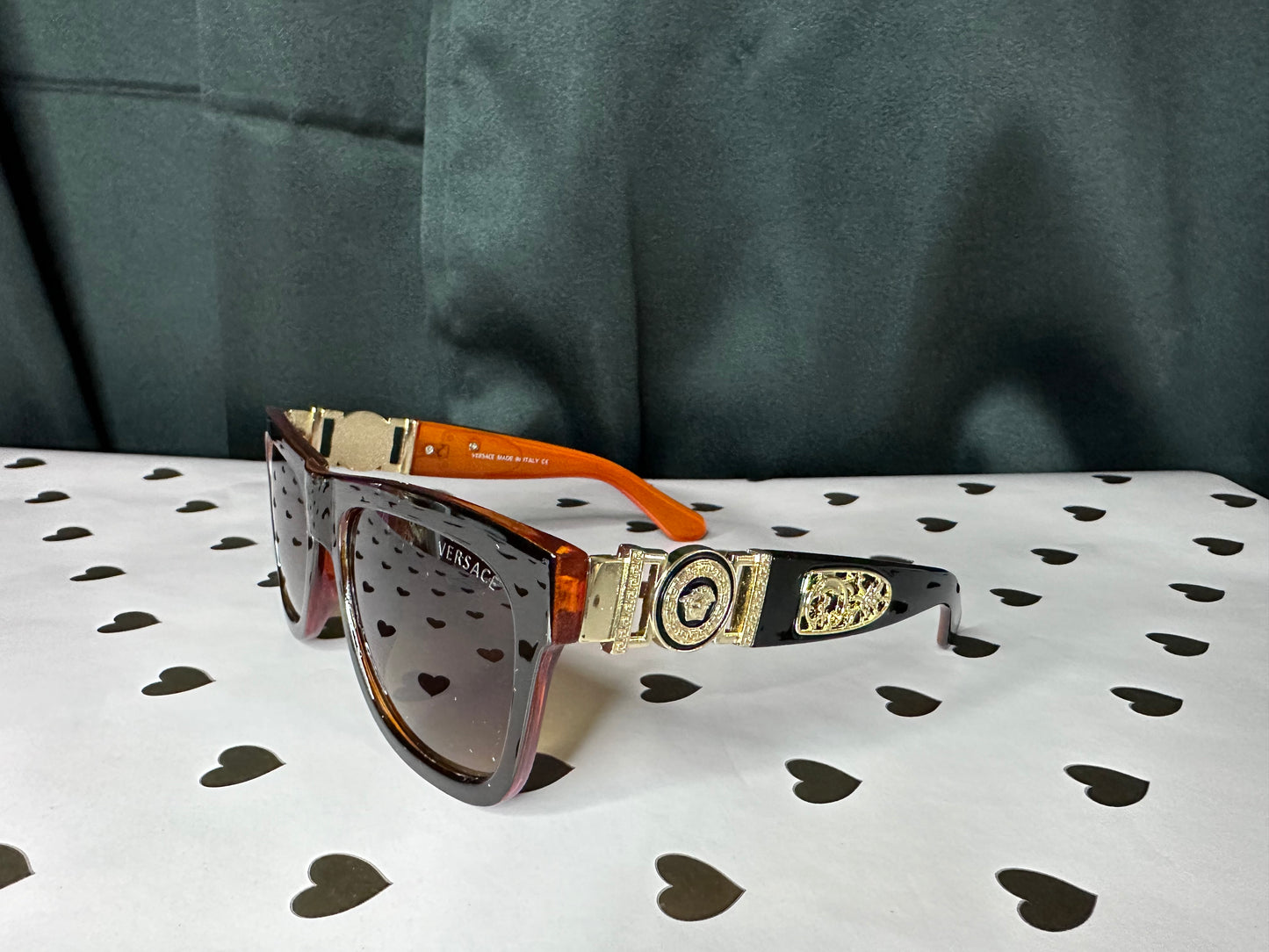 Gafas de sol de diseñador inspiradas en Medusa