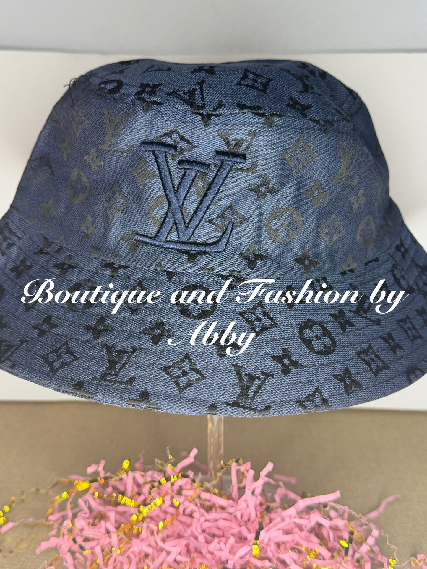 LoVe Luisito Bucket hat UniSex