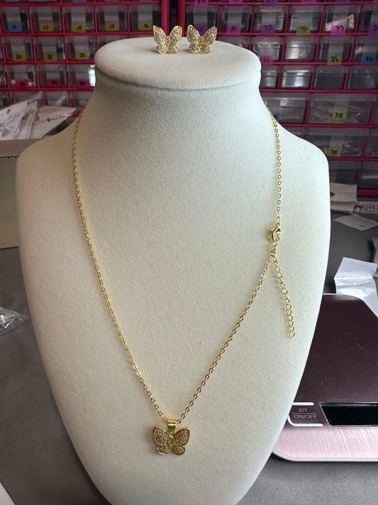 Van CA Butterfly necklace and earrings Gold