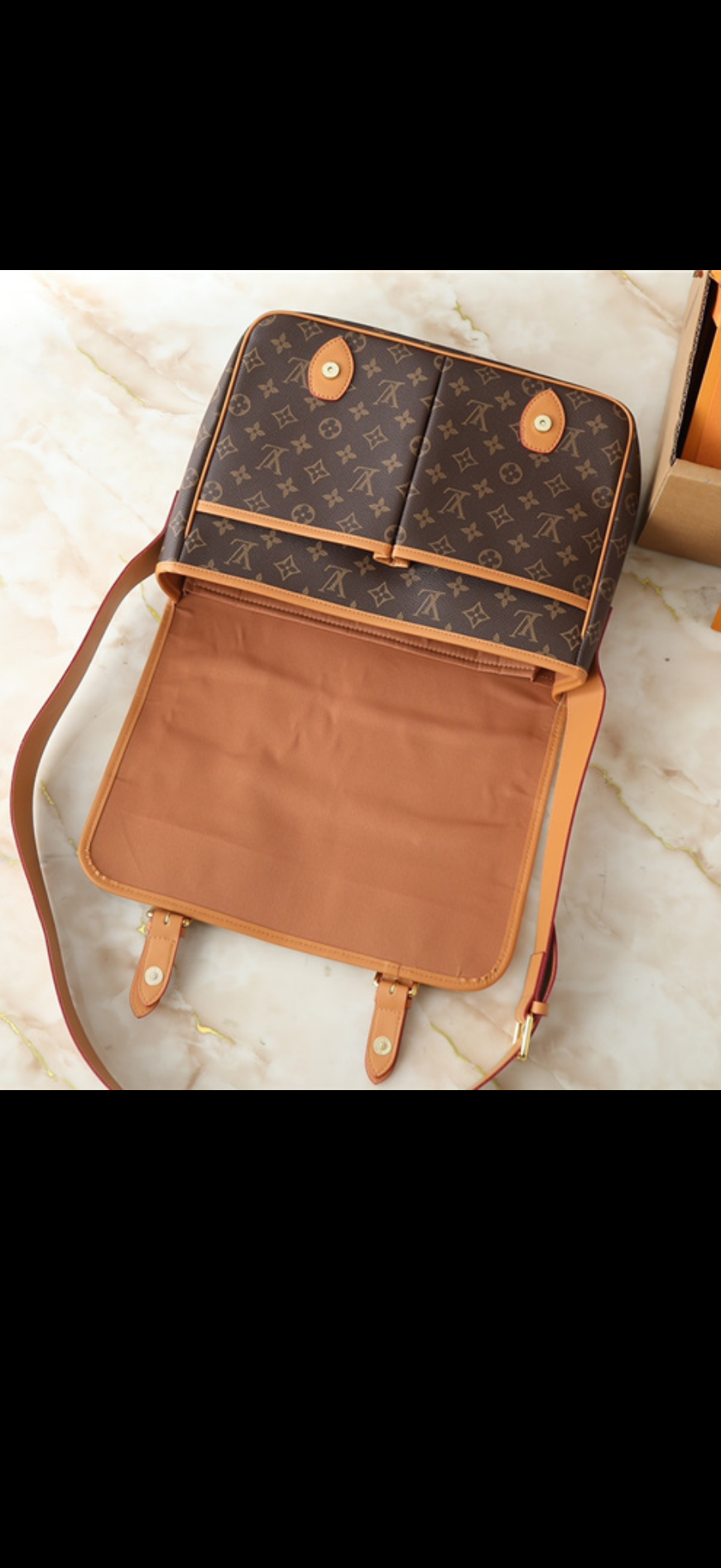 Lulu Messenger Bag