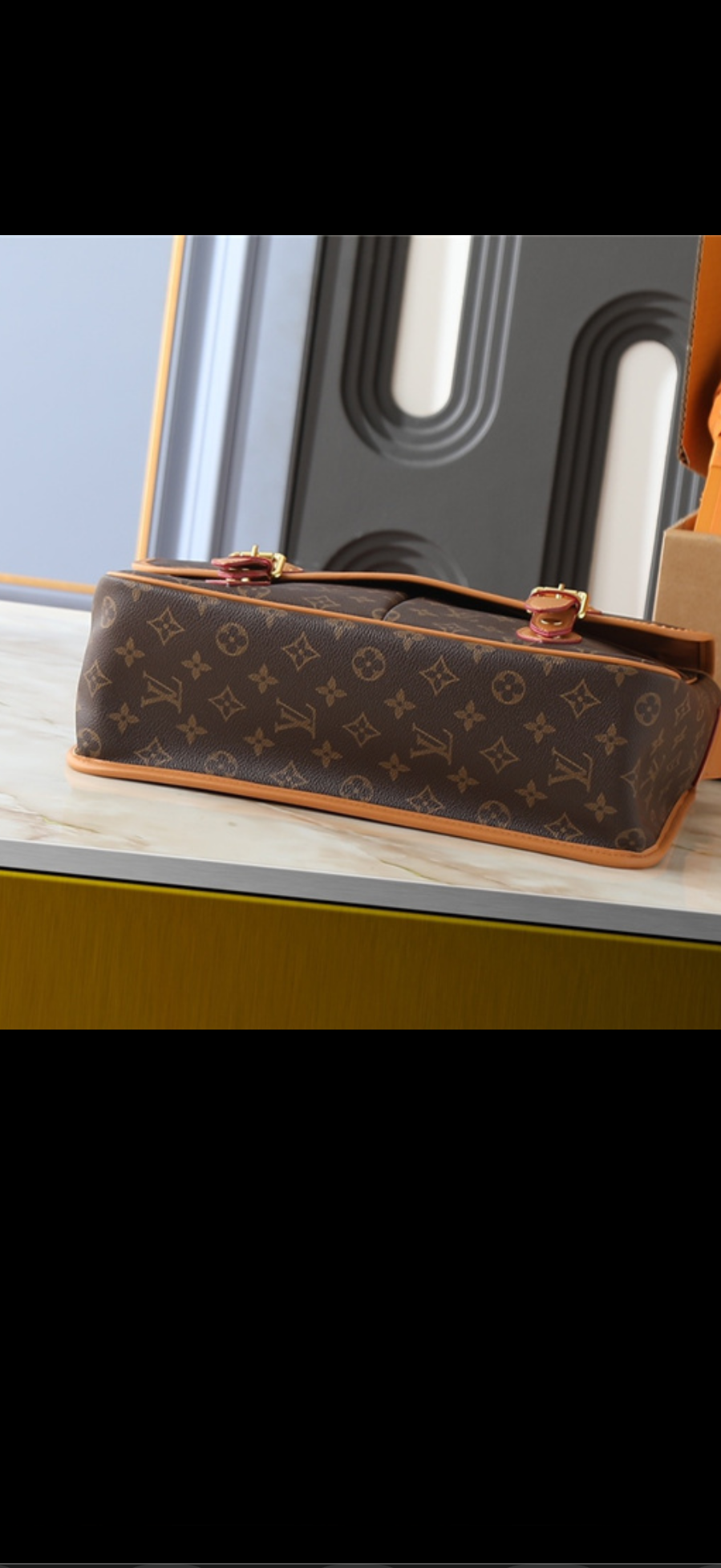 Lulu Messenger Bag