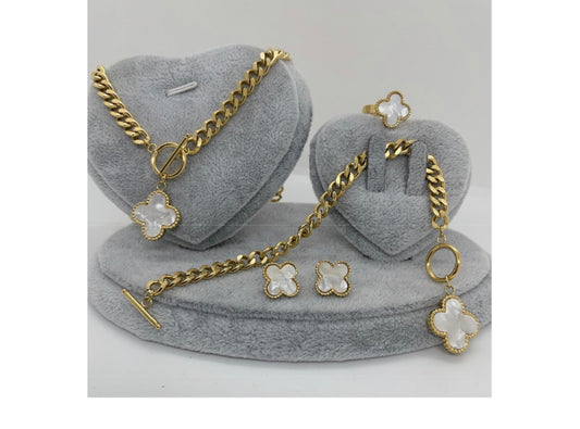 Van CA Clover Set Toggle