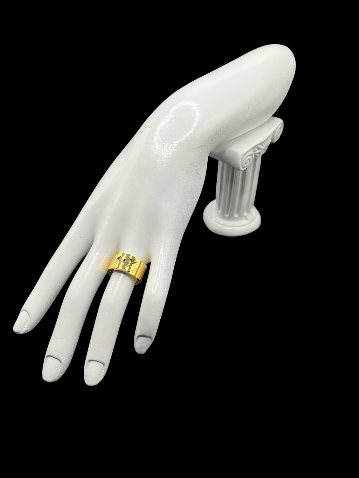 Anillo de diseño inspirado en Canal