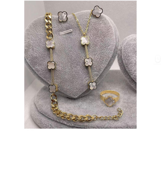 Van CA Clover Set White pearl