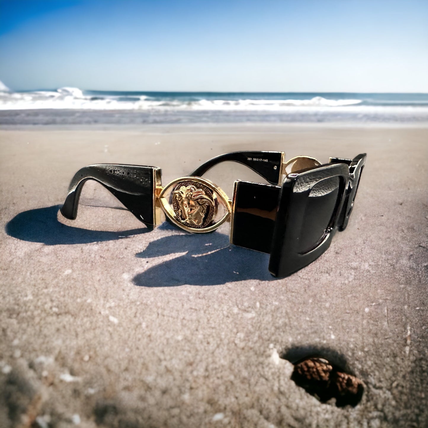 Gafas de sol de diseñador inspiradas en Medusa